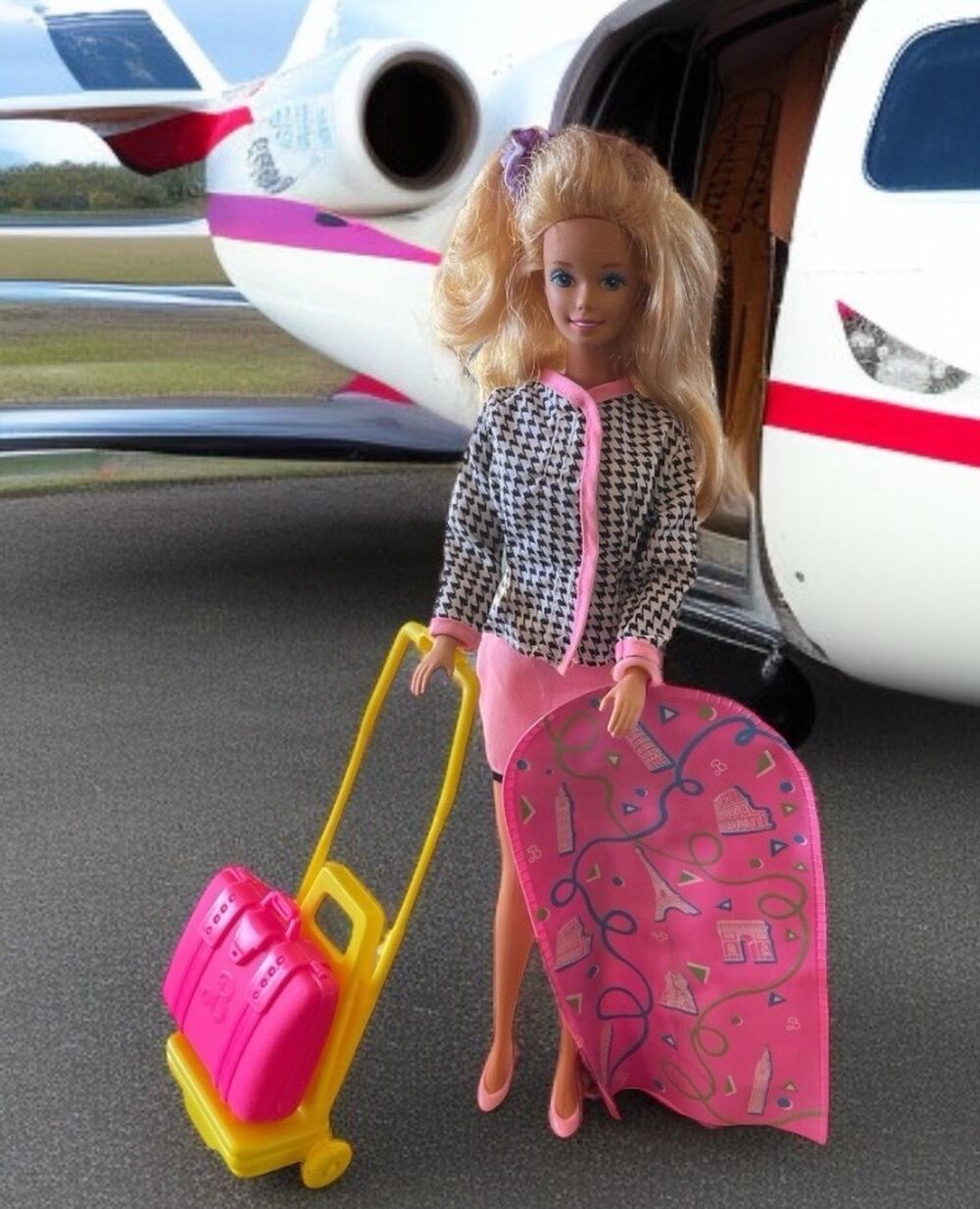 Barbie Dress And Play Travel Time Luggage & Outfit #7563 NO DOLL Vtg 1992 9 Lot